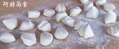 河南媳妇晒薄饼火了！蒸一蒸不用油，网友：比春饼简单，春天吃香 - 图画吧TUHUABA