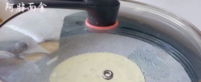 河南媳妇晒薄饼火了！蒸一蒸不用油，网友：比春饼简单，春天吃香 - 图画吧TUHUABA