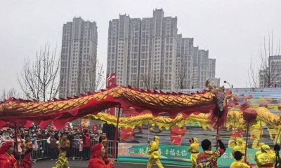 舞龙+机器狗+cosplay 潍坊临朐首届民俗文化系列活动让元宵节“潮”起来 - 今日头条