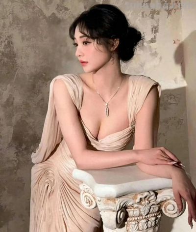 周洁琼油画大片美出圈，丰腴御姐风直接焊死内娱赛道 - 图画吧TUHUABA