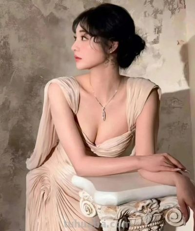 周洁琼油画大片美出圈，丰腴御姐风直接焊死内娱赛道 - 图画吧TUHUABA