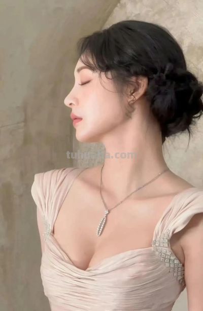 周洁琼油画大片美出圈，丰腴御姐风直接焊死内娱赛道 - 图画吧TUHUABA