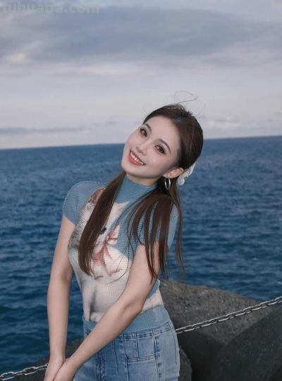 外出拍照，8个拍照姿势，自然放松，松弛好看包出片 - 图画吧TUHUABA