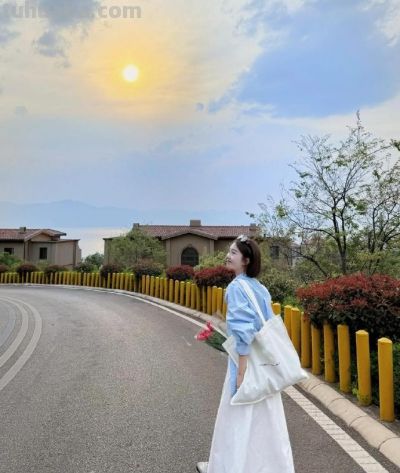 拍全身照怎么摆姿势好看？真人示范拍照动作，优雅大方 - 图画吧TUHUABA