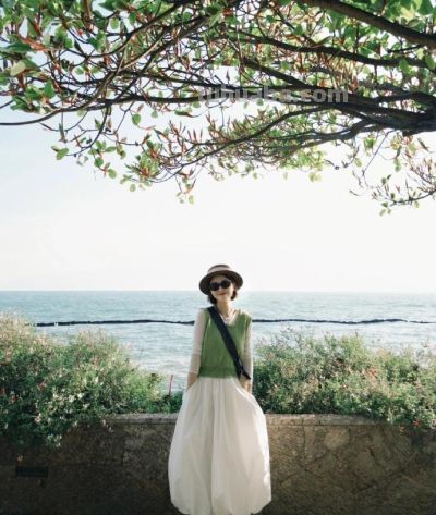 拍全身照怎么摆姿势好看？真人示范拍照动作，优雅大方 - 图画吧TUHUABA