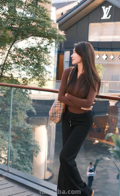 逛街打卡拍照，8个动作，休闲好看，自然又美又出片 - 图画吧TUHUABA