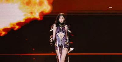 张予曦舞台cos造型封神！紫金战甲风穿搭把飒爽与美艳焊在身上 - 图画吧TUHUABA