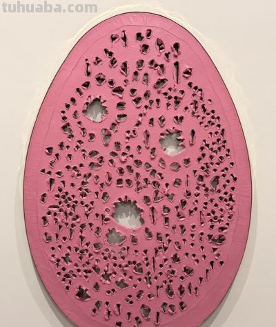 “色彩之巅”现场探访：走进粉色展区，看丰塔纳割破画布，毕加索描绘第一任妻子 - 图画吧TUHUABA