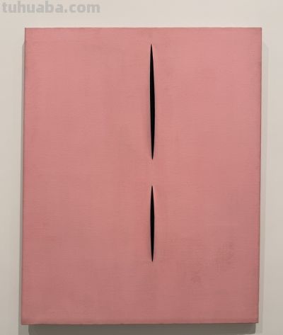 “色彩之巅”现场探访：走进粉色展区，看丰塔纳割破画布，毕加索描绘第一任妻子 - 图画吧TUHUABA