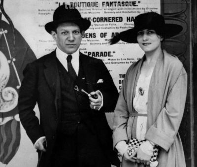 “色彩之巅”现场探访：走进粉色展区，看丰塔纳割破画布，毕加索描绘第一任妻子 - 图画吧TUHUABA