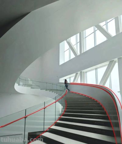 摄影构图不用死记硬背！4个万能技巧，新手拍啥都出片 - 图画吧TUHUABA