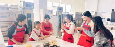 临沂二中举办庆祝“三八”国际妇女节烘焙手工坊活动 - 今日头条