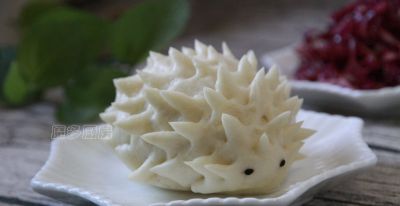 只要一把剪刀，就可以把普通的馒头变成萌萌的小刺猬面点，很简单 - 图画吧TUHUABA