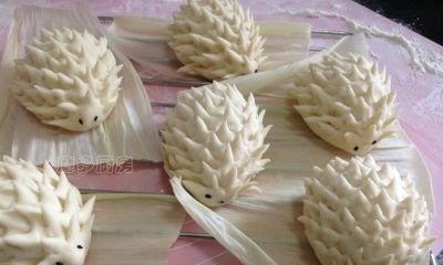 只要一把剪刀，就可以把普通的馒头变成萌萌的小刺猬面点，很简单 - 图画吧TUHUABA