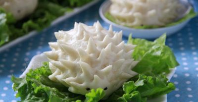 只要一把剪刀，就可以把普通的馒头变成萌萌的小刺猬面点，很简单 - 图画吧TUHUABA