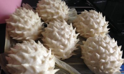 只要一把剪刀，就可以把普通的馒头变成萌萌的小刺猬面点，很简单 - 图画吧TUHUABA