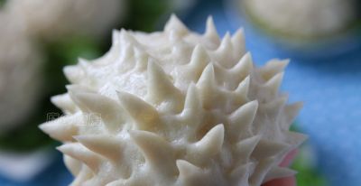 只要一把剪刀，就可以把普通的馒头变成萌萌的小刺猬面点，很简单 - 图画吧TUHUABA