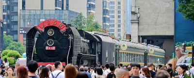 动漫展出圈、机器人巡街、潮玩节爆满……成都多场潮流科技活动解锁假日新玩法 - 图画吧TUHUABA