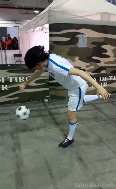 难得看见《足球小将》的Cosplay,意大利小哥挺有创意的 - 今日头条 难得看见《足球小将》的Cosplay,意大利小哥挺有创意的 - 图画吧TUHUABA