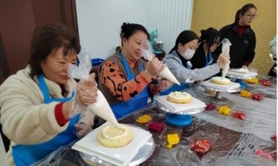 仙女镇樊套村：蛋糕DIY甜蜜迎三八 指尖烘焙绽放巾帼风采 - 图画吧TUHUABA