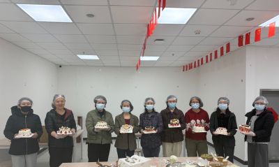 巧手烘焙庆三八 巾帼绽彩暖站区——北京站地区开展妇女节蛋糕DIY主题活动 - 今日头条