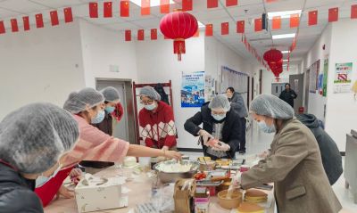 巧手烘焙庆三八 巾帼绽彩暖站区——北京站地区开展妇女节蛋糕DIY主题活动 - 图画吧TUHUABA