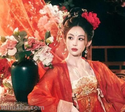 明星cos机械姬，关晓彤大秀美腿，孟子义颜值好绝，热巴难超越 - 今日头条