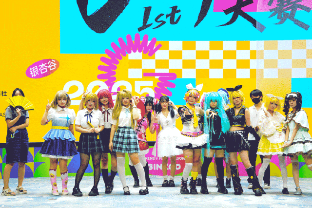 8.30穿越次元壁！虚拟偶像×金曲Live狂欢×光影水秀×Cos加冕，压轴烟花点亮千年银杏谷！ - 图画吧TUHUABA