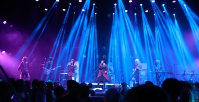 8.30穿越次元壁！虚拟偶像×金曲Live狂欢×光影水秀×Cos加冕，压轴烟花点亮千年银杏谷！ - 图画吧TUHUABA