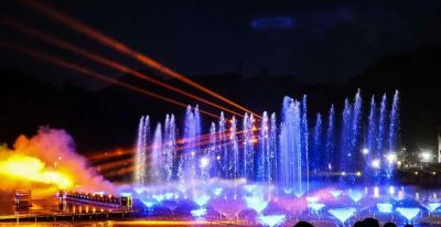 8.30穿越次元壁！虚拟偶像×金曲Live狂欢×光影水秀×Cos加冕，压轴烟花点亮千年银杏谷！ - 图画吧TUHUABA