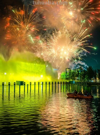 8.30穿越次元壁！虚拟偶像×金曲Live狂欢×光影水秀×Cos加冕，压轴烟花点亮千年银杏谷！ - 图画吧TUHUABA