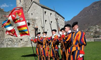 清朝画师笔下的外国人：清一色的亚洲脸，民族服装各具特色 - 图画吧TUHUABA