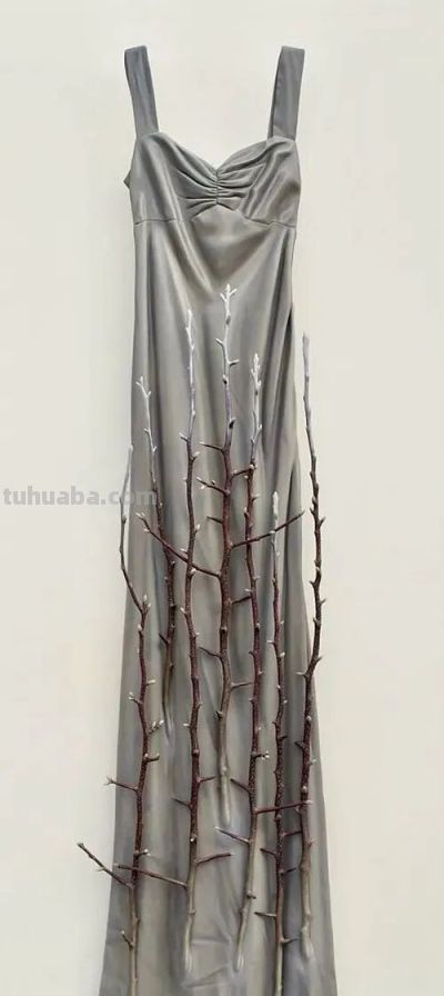 这么漂亮的衣服，竟然没看出来是木雕！ - 图画吧TUHUABA