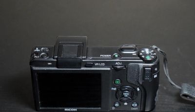 “电子茅台” 疯狂炒作!摄影器材泡沫狂欢:当情怀成为割韭菜镰刀 - 今日头条 “电子茅台” 疯狂炒作!摄影器材泡沫狂欢:当情怀成为割韭菜镰刀 - 图画吧TUHUABA