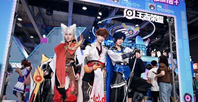 南方拍客 | 二次元集合！萤火虫动漫游戏嘉年华在广州开幕 - 图画吧TUHUABA