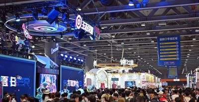 南方拍客 | 二次元集合！萤火虫动漫游戏嘉年华在广州开幕 - 图画吧TUHUABA