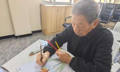 社区幸福教育课堂｜（345）苏家屯区金山社区、青松中学携手打造“幸福课堂添新彩 银发指尖绘斑斓”彩铅画课堂 - 图画吧TUHUABA