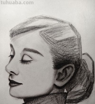 50+学画画｜画不好正面人像就画侧脸，赫本的侧脸素描 - 图画吧TUHUABA