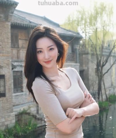 户外拍照：正站、侧站、微笑，10个动作，出片自然、松弛漂亮 - 图画吧TUHUABA