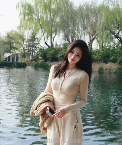 户外拍照：正站、侧站、微笑，10个动作，出片自然、松弛漂亮 - 图画吧TUHUABA