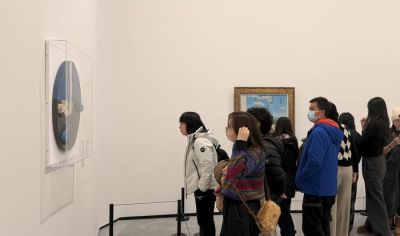 在“色彩之巅”遇见不同的蓝：克莱因为何“独占”蓝色？毕加索又为何把蓝色切成几何？ - 图画吧TUHUABA