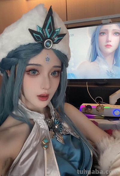 王者世界上架不足3天，就请了网红cos！造型太美，玩家超爱 - 今日头条