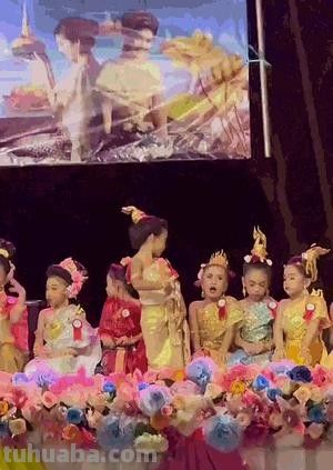 广州漫展惊现“毁三观”Coser，网友热议！ - 图画吧TUHUABA