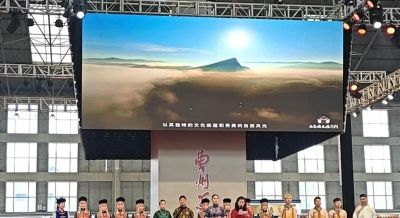 “曹州美食汇”：内蒙古西乌珠穆沁旗乌兰牧骑载歌载舞，边吃边看 - 图画吧TUHUABA