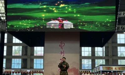 “曹州美食汇”：内蒙古西乌珠穆沁旗乌兰牧骑载歌载舞，边吃边看 - 图画吧TUHUABA