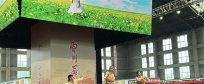 “曹州美食汇”：内蒙古西乌珠穆沁旗乌兰牧骑载歌载舞，边吃边看 - 图画吧TUHUABA