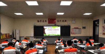 让字母起舞 让句子呼吸！济南这所小学的英语手抄报展 满是童心与妙想 - 图画吧TUHUABA