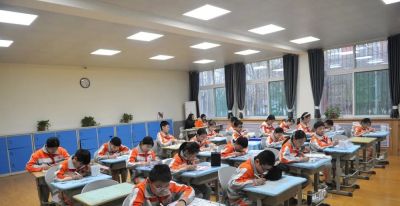 让字母起舞 让句子呼吸！济南这所小学的英语手抄报展 满是童心与妙想 - 图画吧TUHUABA