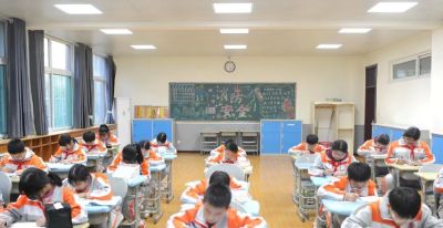 让字母起舞 让句子呼吸！济南这所小学的英语手抄报展 满是童心与妙想 - 图画吧TUHUABA