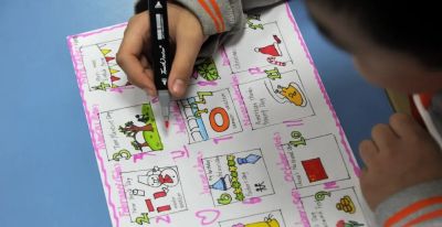 让字母起舞 让句子呼吸！济南这所小学的英语手抄报展 满是童心与妙想 - 图画吧TUHUABA